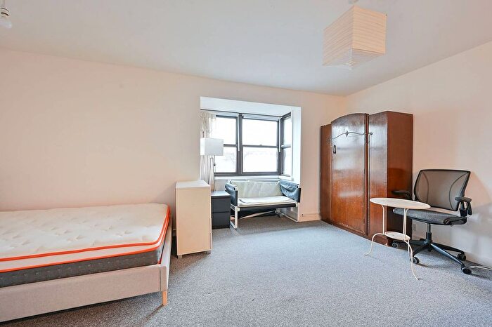 Studio To Rent In Balmoral Mews, Wendell Park, London, W12