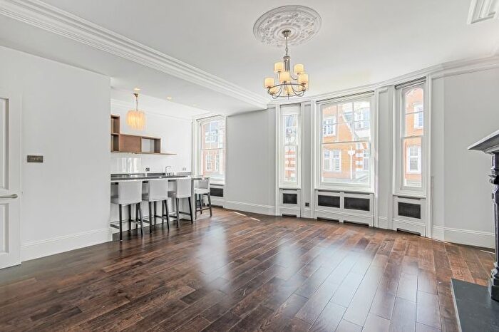 3 Bedroom Flat To Rent In Great Portland Street, London, W1W