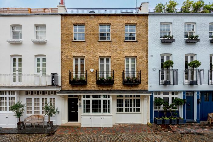 4 Bedroom Mews To Rent In Eaton Mews South, London, SW1W