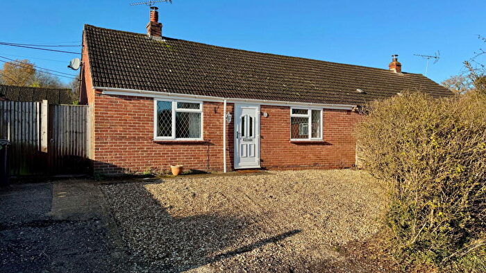 3 Bedroom Semi-Detached Bungalow For Sale In Paradise Way, Chapel Row, Reading, RG7