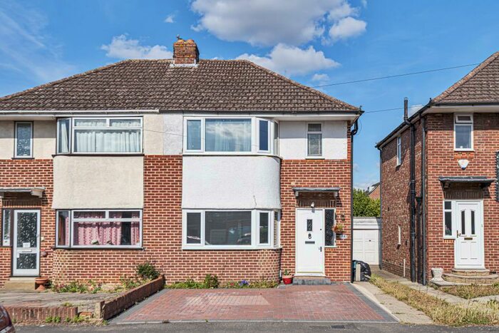 3 Bedroom Semi-Detached House To Rent In Kidlington, Oxfordshire, OX5