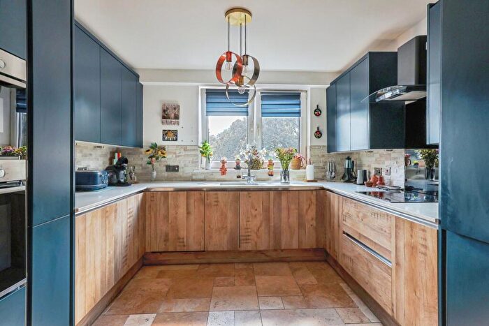 3 Bedroom Flat For Sale In Manor Road, Bournemouth, BH1