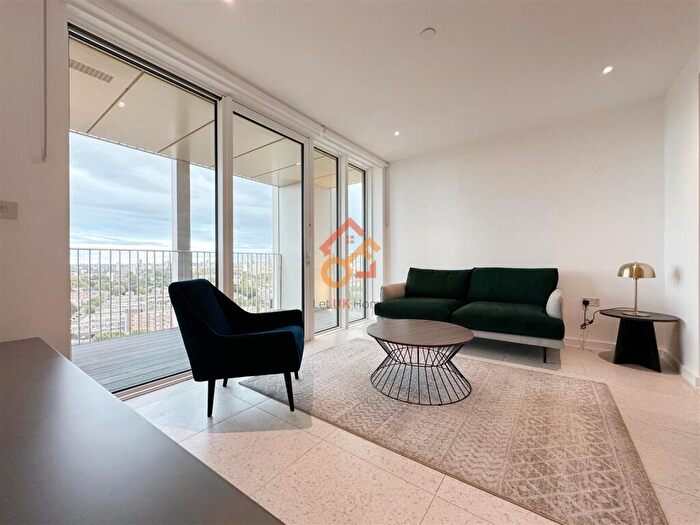 2 Bedroom Flat To Rent In Bouchon Point, Cendal Crescent, London, E1