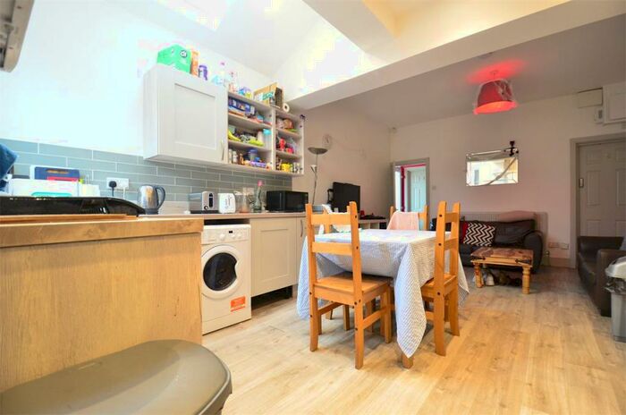 6 Bedroom Terraced House To Rent In Student Property - Selly Oak, Birmingham, B29