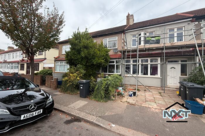 3 Bedroom Terraced House For Sale In Hampton Road, Ilford, London, IG1