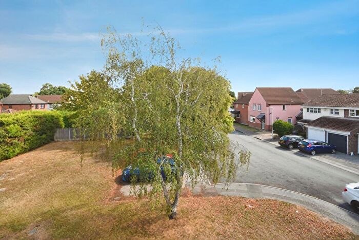 2 Bedroom Flat For Sale In Lupin Drive, Chelmsford, Essex, CM1