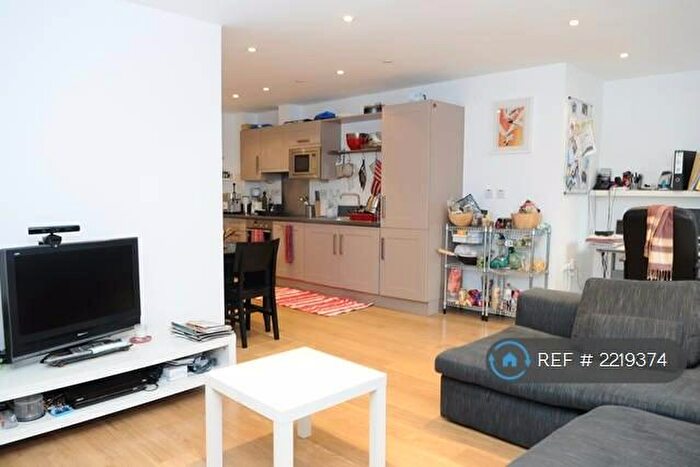 2 Bedroom Flat To Rent In Choumert Road, London, SE15