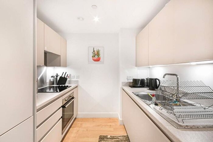 1 Bedroom Flat To Rent In Churchyard Row, Elephant And Castle, London, SE11