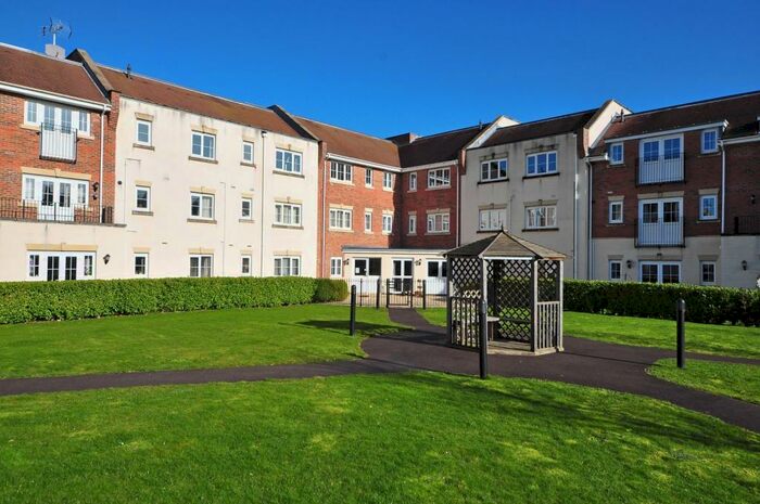 2 Bedroom Flat To Rent In Wey House, Spiro Close, Pulborough, RH20
