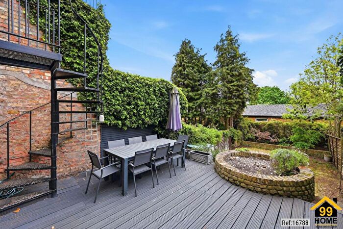 3 Bedroom Duplex For Sale In Cheverton Road, Archway, United Kingdom, N19