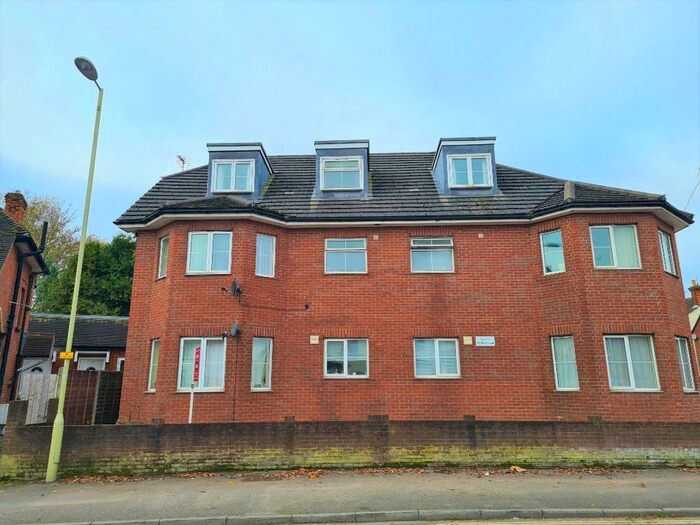 2 Bedroom Flat To Rent In North Lane, Aldershot, GU12