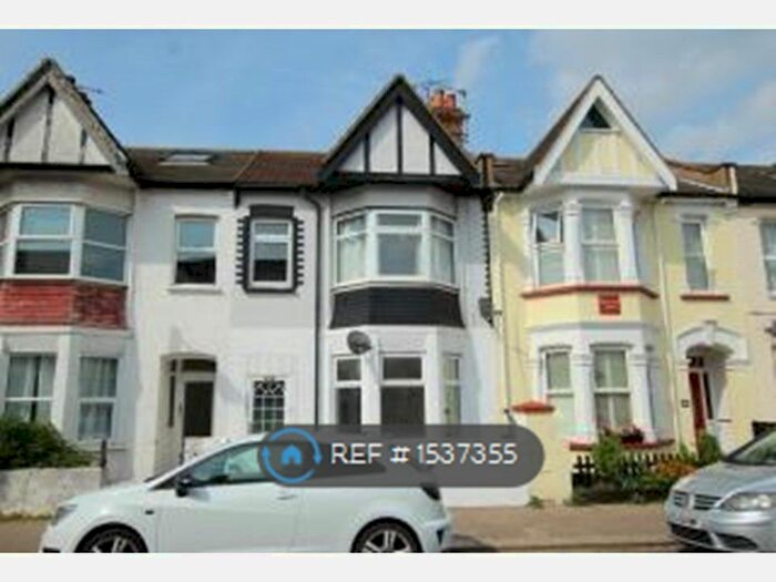 2 Bedroom Flat To Rent In Westborough Road, Westcliff-On-Sea, SS0