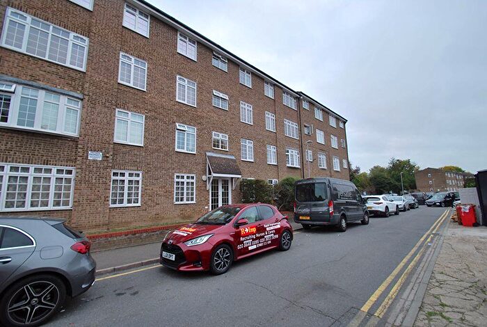 1 Bedroom Flat To Rent In Sopwith Avenue, Chessington, KT9