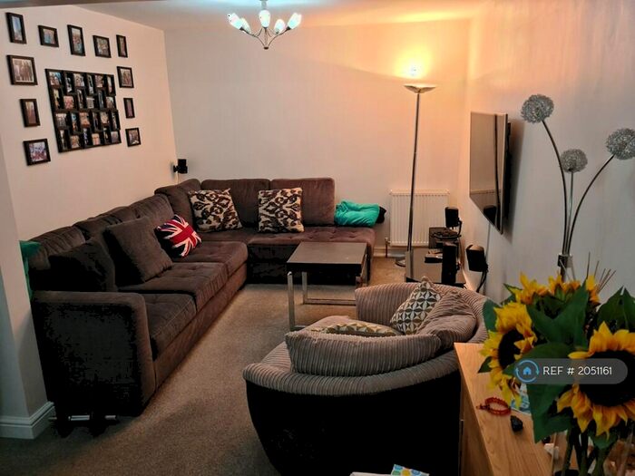 3 Bedroom Terraced House To Rent In Browning Road, Luton, LU4