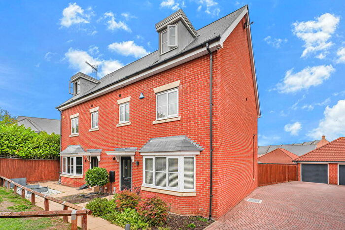4 Bedroom Semi-Detached House For Sale In Dulwich Avenue, Dunton Fields, Laindon, SS15