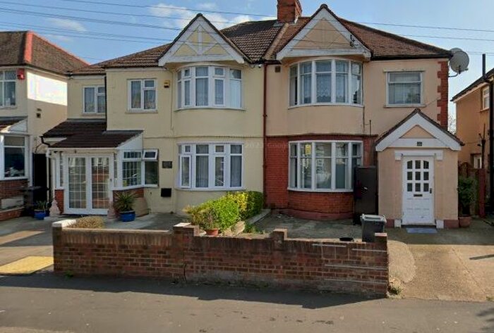 3 Bedroom Semi-Detached House To Rent In Inwood Road, Hounslow, TW3