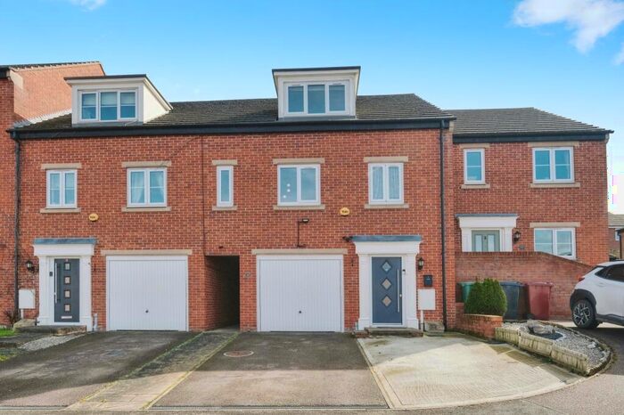 3 Bedroom Town House For Sale In Northcote Way, Doe Lea, Chesterfield, Derbyshire, S44