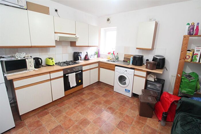 4 Bedroom Property To Rent In Crwys Road, Cardiff, CF24