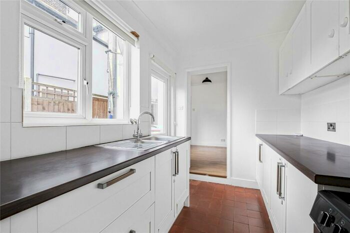 2 Bedroom End Of Terrace House To Rent In Old Palace Road, Croydon, London, CR0