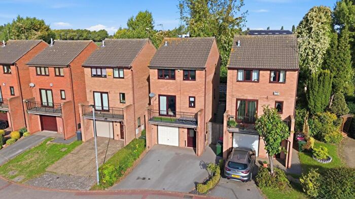 3 Bedroom Detached House For Sale In Fernleigh Drive, Brinsworth, Rotherham, S60
