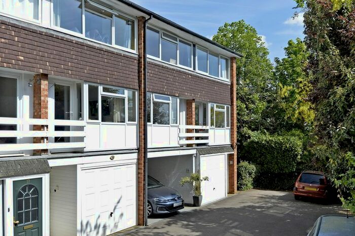 3 Bedroom Town House To Rent In Ballfield Road, Godalming, GU7