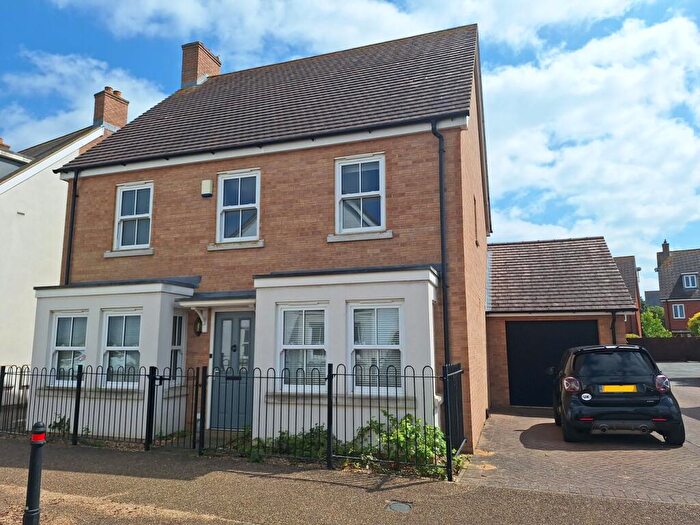 4 Bedroom Detached House For Sale In Jupiter Way, Biggleswade, SG18
