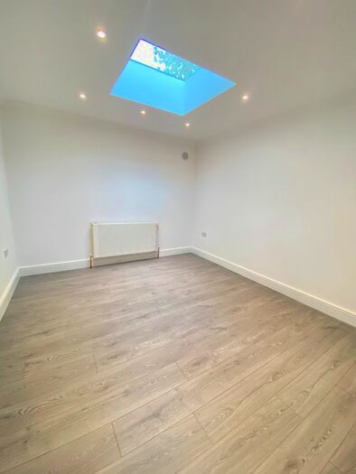 1 Bedroom Flat To Rent In Central Avenue, Hounslow, TW3