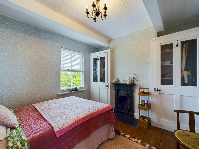 2 Bedroom Semi-Detached House For Sale In Storehouse Lane, Hitchin, SG4