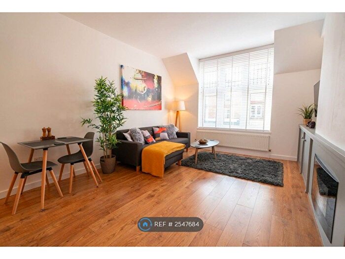 1 Bedroom Flat To Rent In High Street, Staines-Upon-Thames, TW18