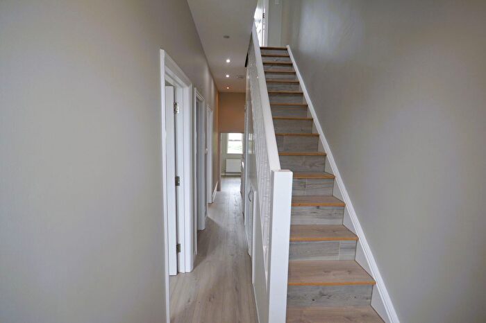 3 Bedroom Flat To Rent In Burnt Oak Broadway, Edgware, HA8