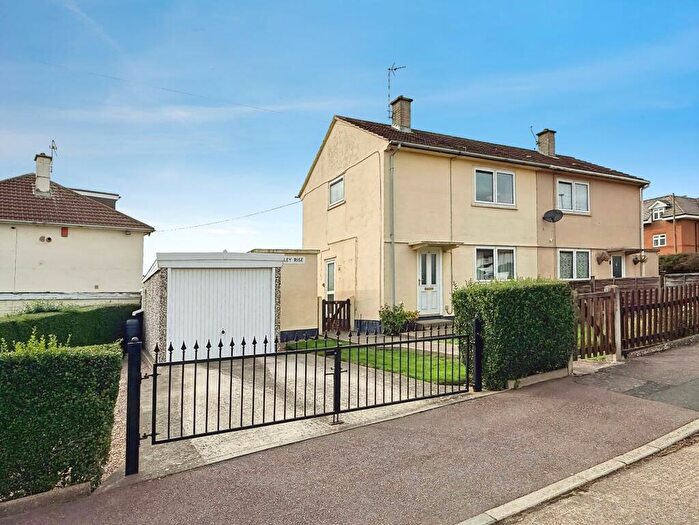 2 Bedroom Semi Detached House For Sale In Brindley Rise, Leicester, LE5