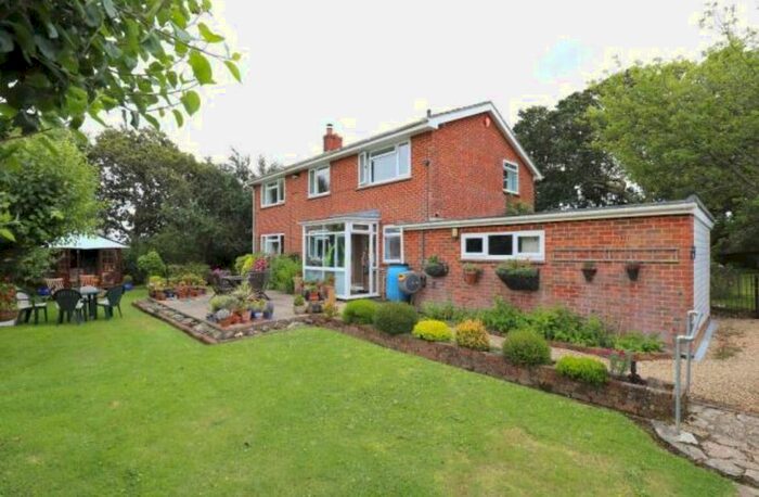 4 Bedroom Detached House To Rent In Manor Road, Milford On Sea, Lymington, SO41