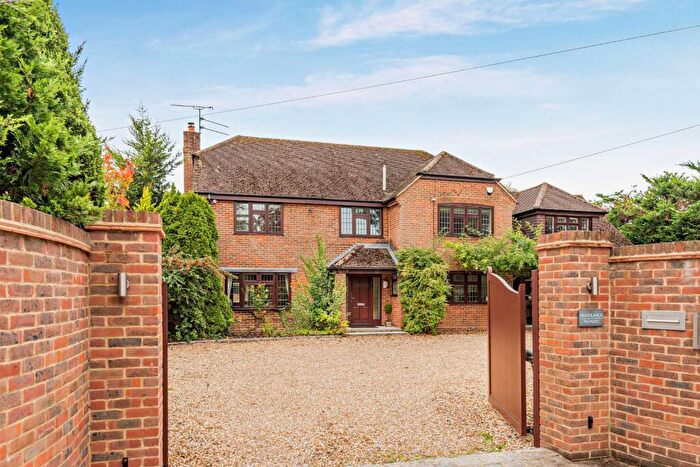 5 Bedroom Detached House For Sale In The Hatch, Burghfield, Berkshire, RG30