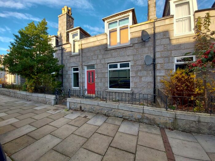 2 Bedroom Flat To Rent In Church Street, Woodside, Aberdeen AB24