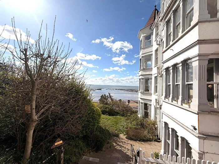 2 Bedroom Flat To Rent In San Remo Parade, Westcliff-On-Sea, SS0