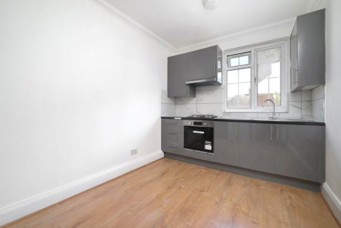2 Bedroom Flat To Rent In Ballards Lane, Finchley Central, N3