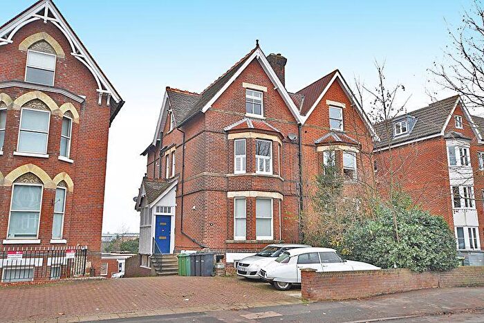 2 Bedroom Flat To Rent In College Road, Maidstone, ME15