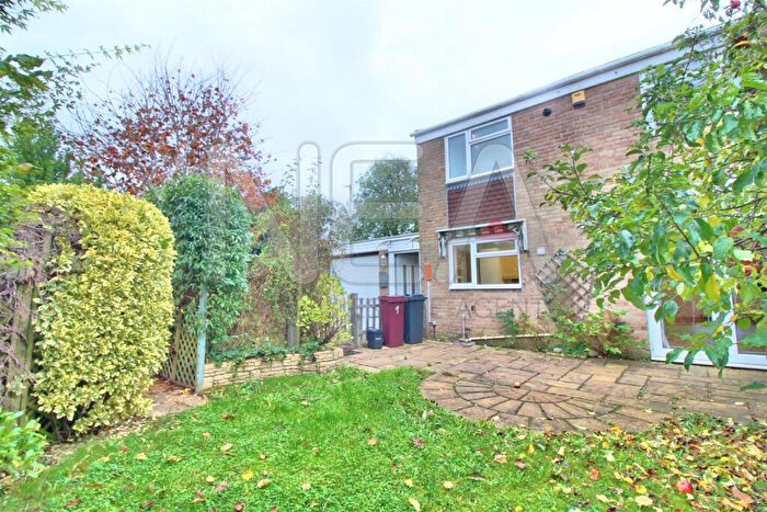 4 Bedroom Link Detached House To Rent In Fraser Avenue, Caversham Park Village, Reading, RG4