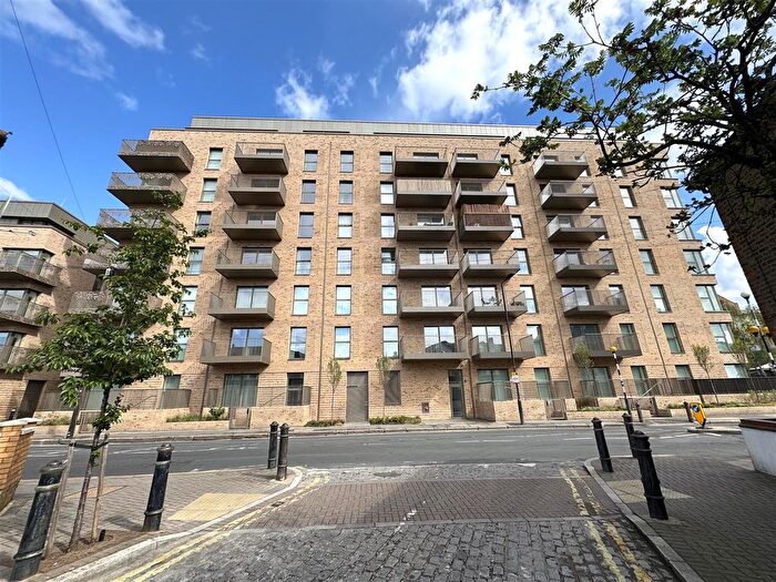 Studio To Rent In Potters Road, London, SW6