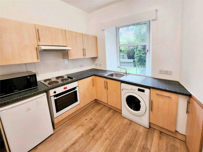 2 Bedroom Flat To Rent In Park Lane, Stirling, Stirlingshire, FK8