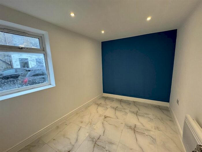 2 Bedroom Flat To Rent In Rylett Road, London, W12