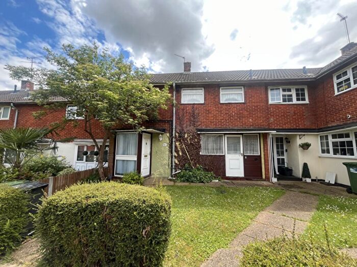 2 Bedroom Terraced House For Sale In Mapleford Sweep, Basildon, Essex, SS16