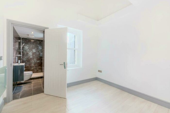 3 Bedroom Flat To Rent In Kingsland High Street, Dalston, London, E8