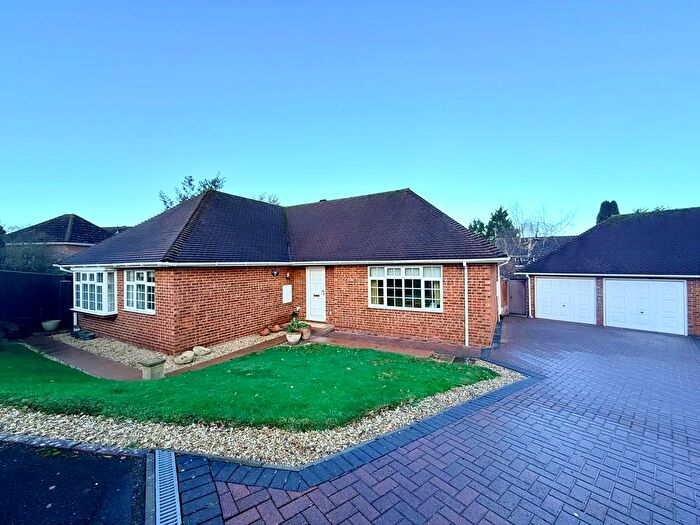 4 Bedroom Detached Bungalow For Sale In Mountfield, Hythe, Southampton, SO45