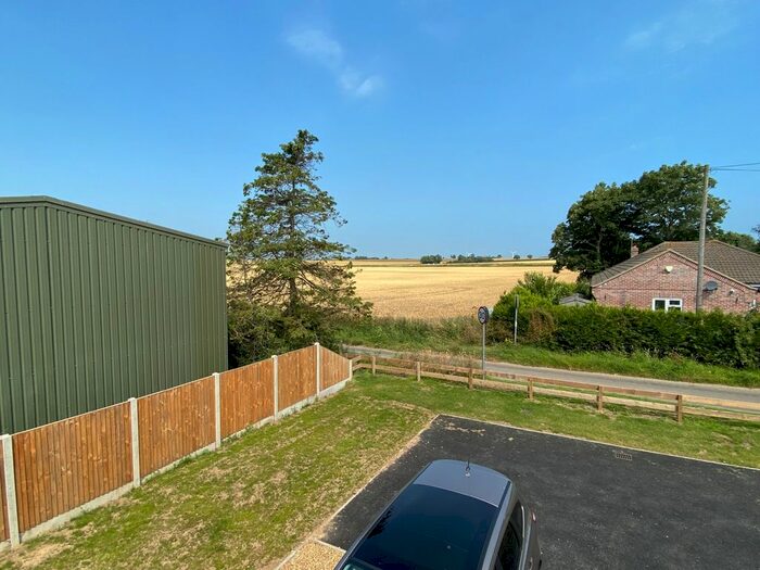 3 Bedroom Detached Bungalow To Rent In Common Road, Hemsby, Great