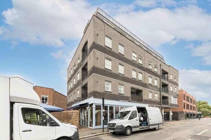 2 Bedroom Flat To Rent In Chiswick High Road, London, W4