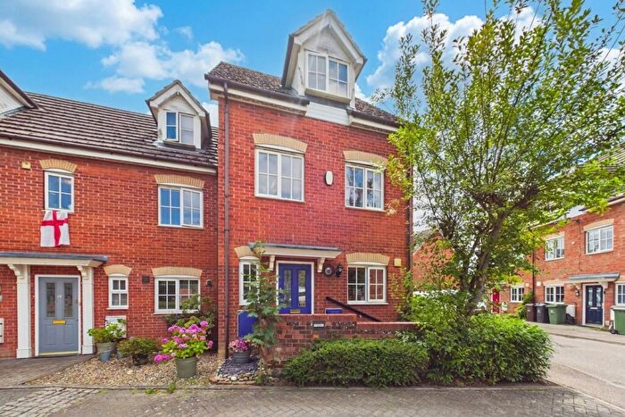 3 Bedroom Semi Detached House For Sale In Buckenham Way, Thetford, IP24