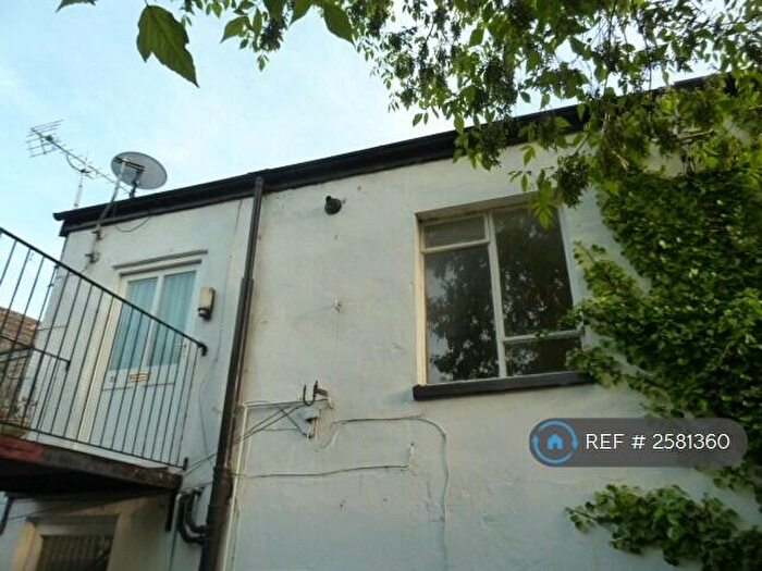 2 Bedroom Flat To Rent In Barrack Street, Bridport, DT6