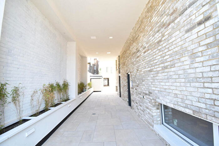 2 Bedroom Apartment To Rent In Powell Road, London, E5