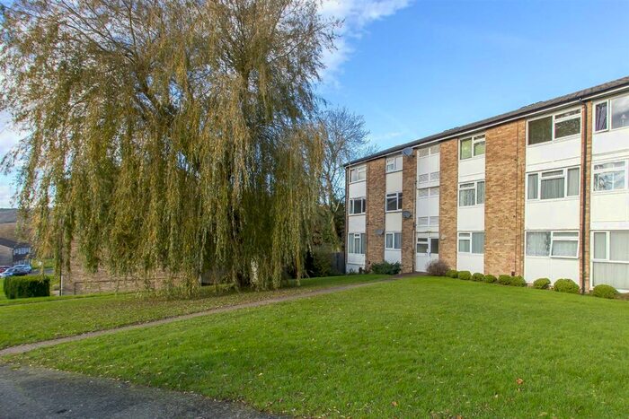 2 Bedroom Flat To Rent In Barnetts Shaw, Oxted, RH8